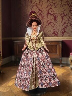 1997 Mattel Elizabethan Queen Barbie Doll 12" Tall